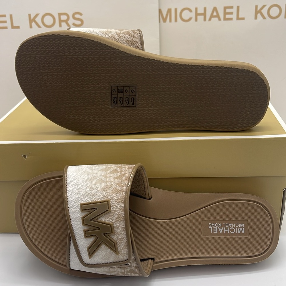 Michael Kors Slide Logo Sandals Palmer Ombré Signature
Husk
NWT - Picture 4 of 16